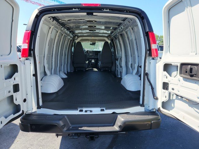 2025 Chevrolet Express Cargo Work Van - Photo 13