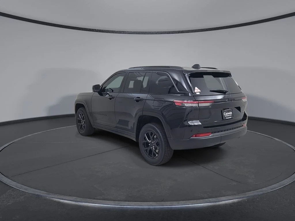 New 2026 Diamond Black Crystal Pearl-Coat Exterior Paint Jeep Altitude image 11