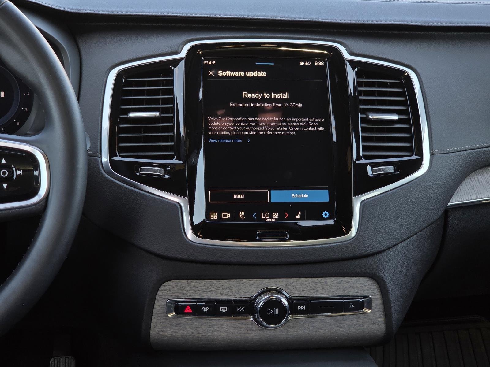 Used 2023 Onyx Black Metallic Volvo Ultimate image 16