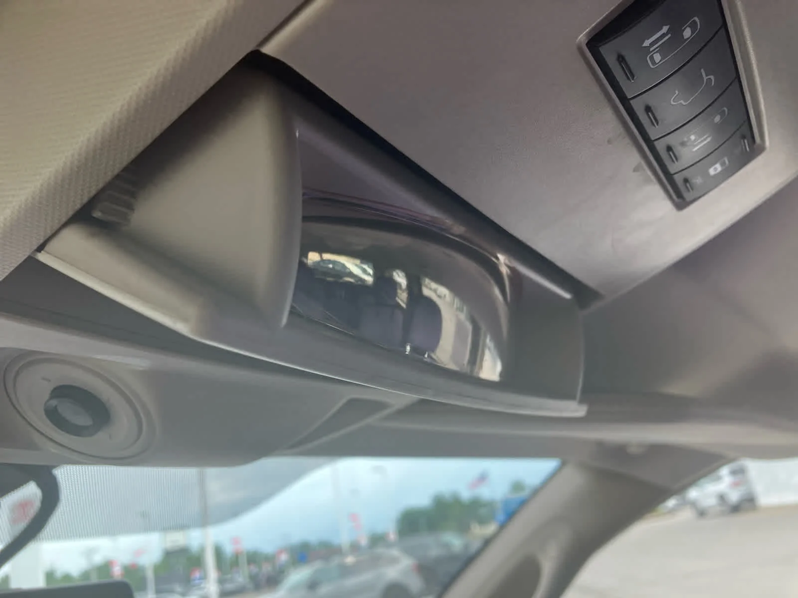 Used 2013 Brilliant Black Crystal Pearl Chrysler Touring image 18