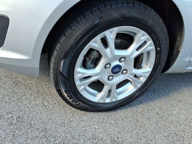 Used 2014 Silver Ford SE image 5