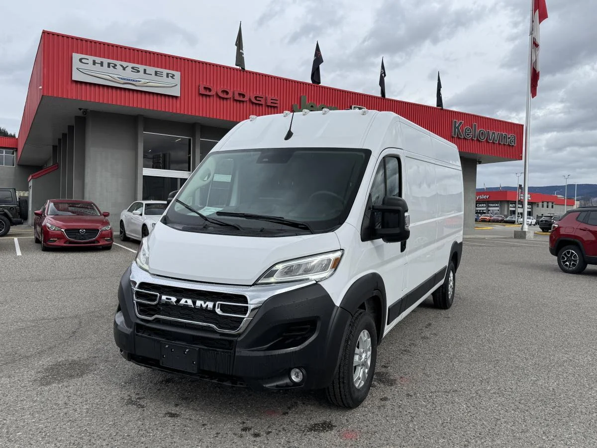 Used 2025 White RAM SLT image 1