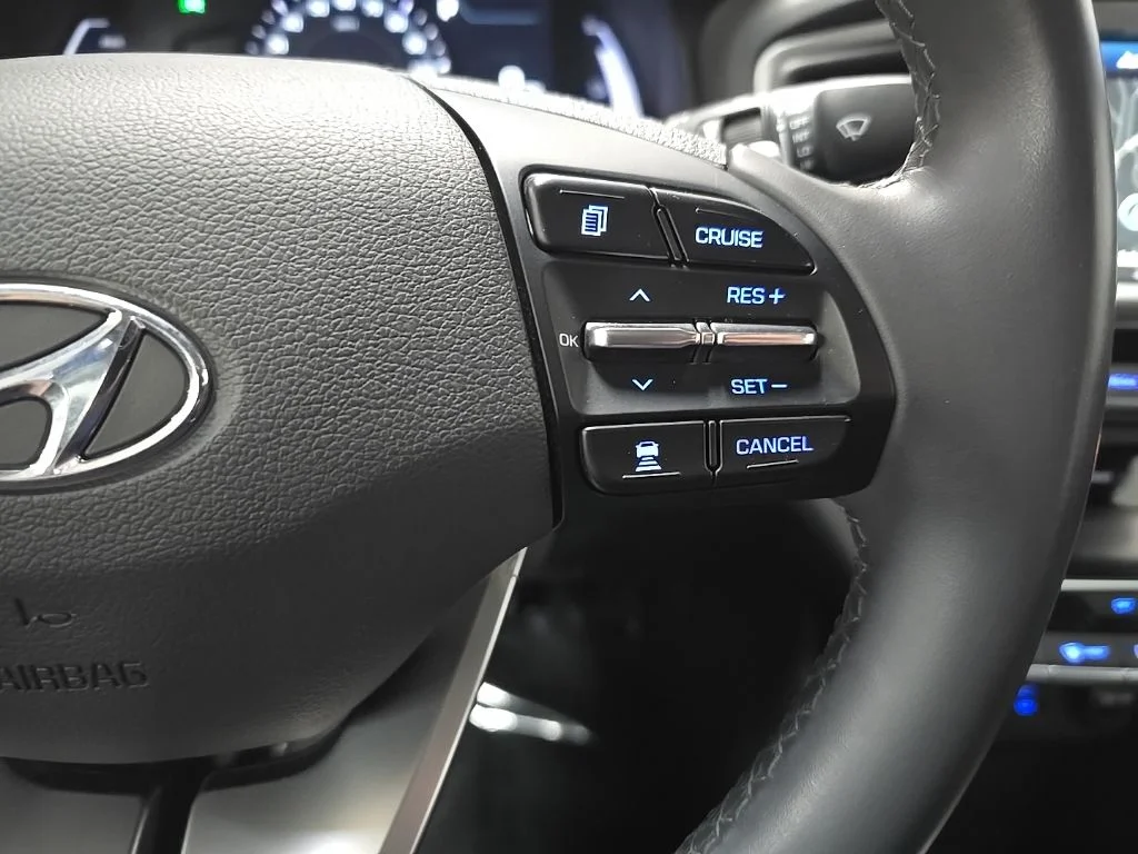 Used 2019 Intense Blue Hyundai Limited image 22