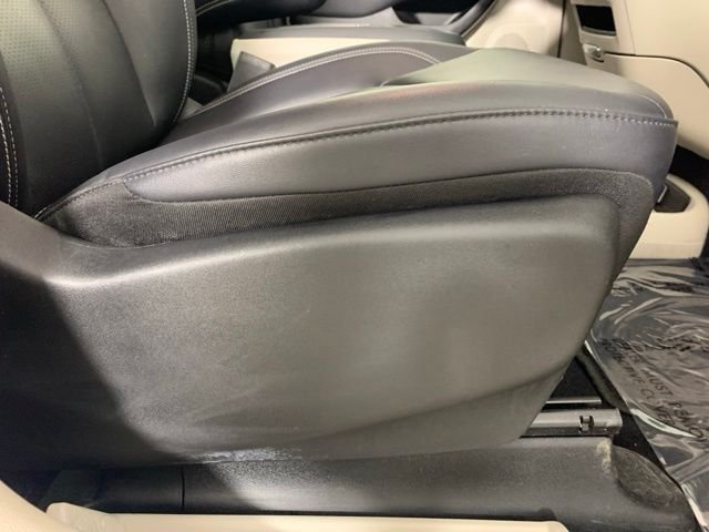 Used 2024 White Chrysler Touring L image 22