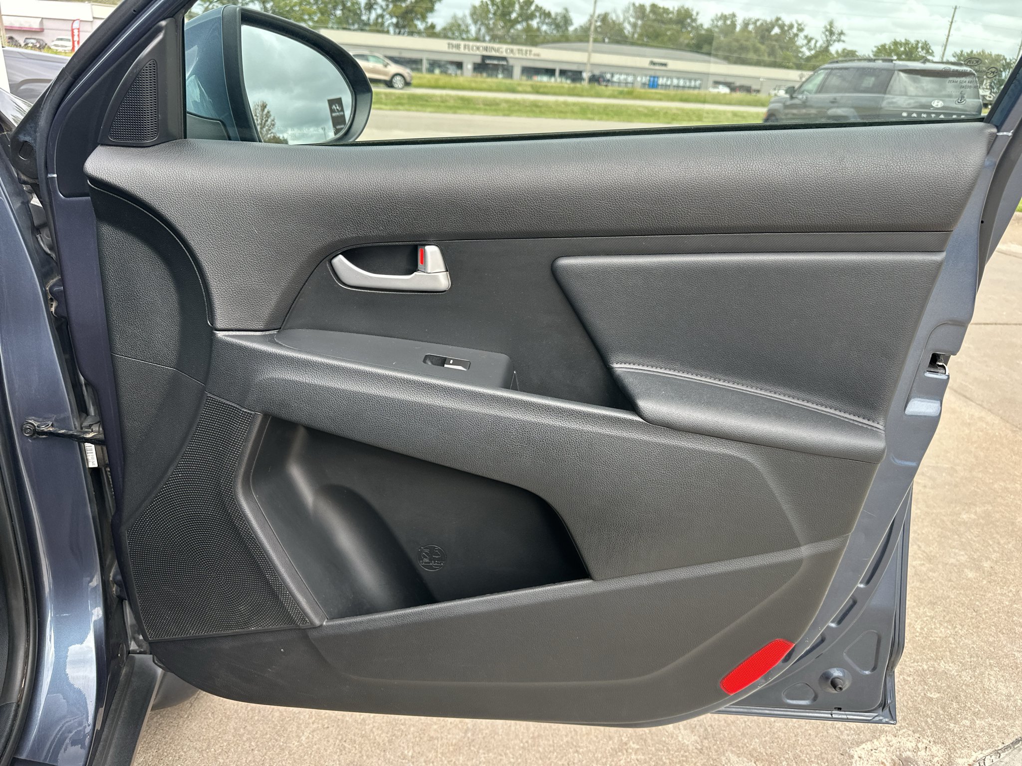 Used 2014 Twilight Blue Kia LX image 28