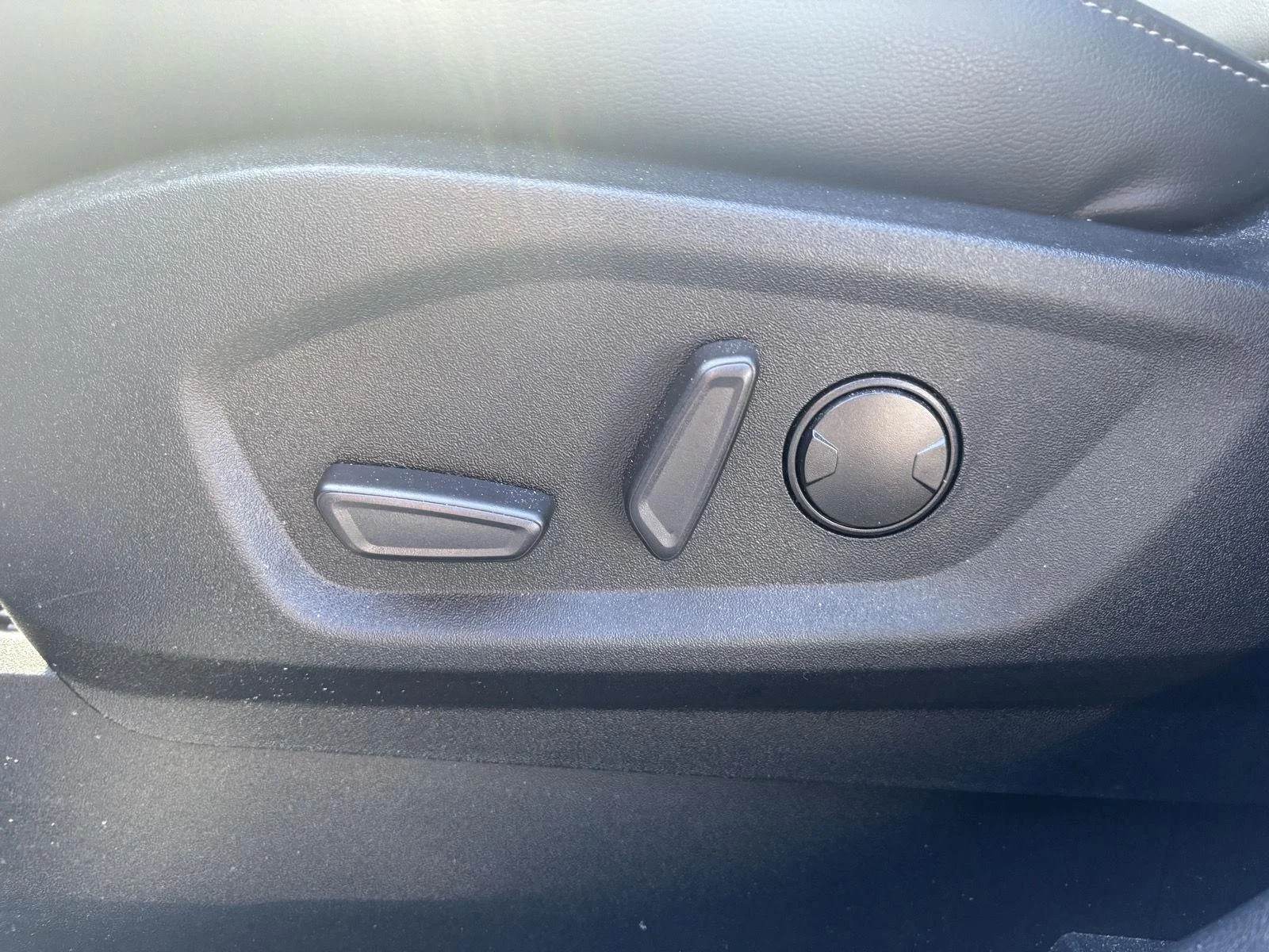 Used 2020 Oxford White Ford SEL image 7