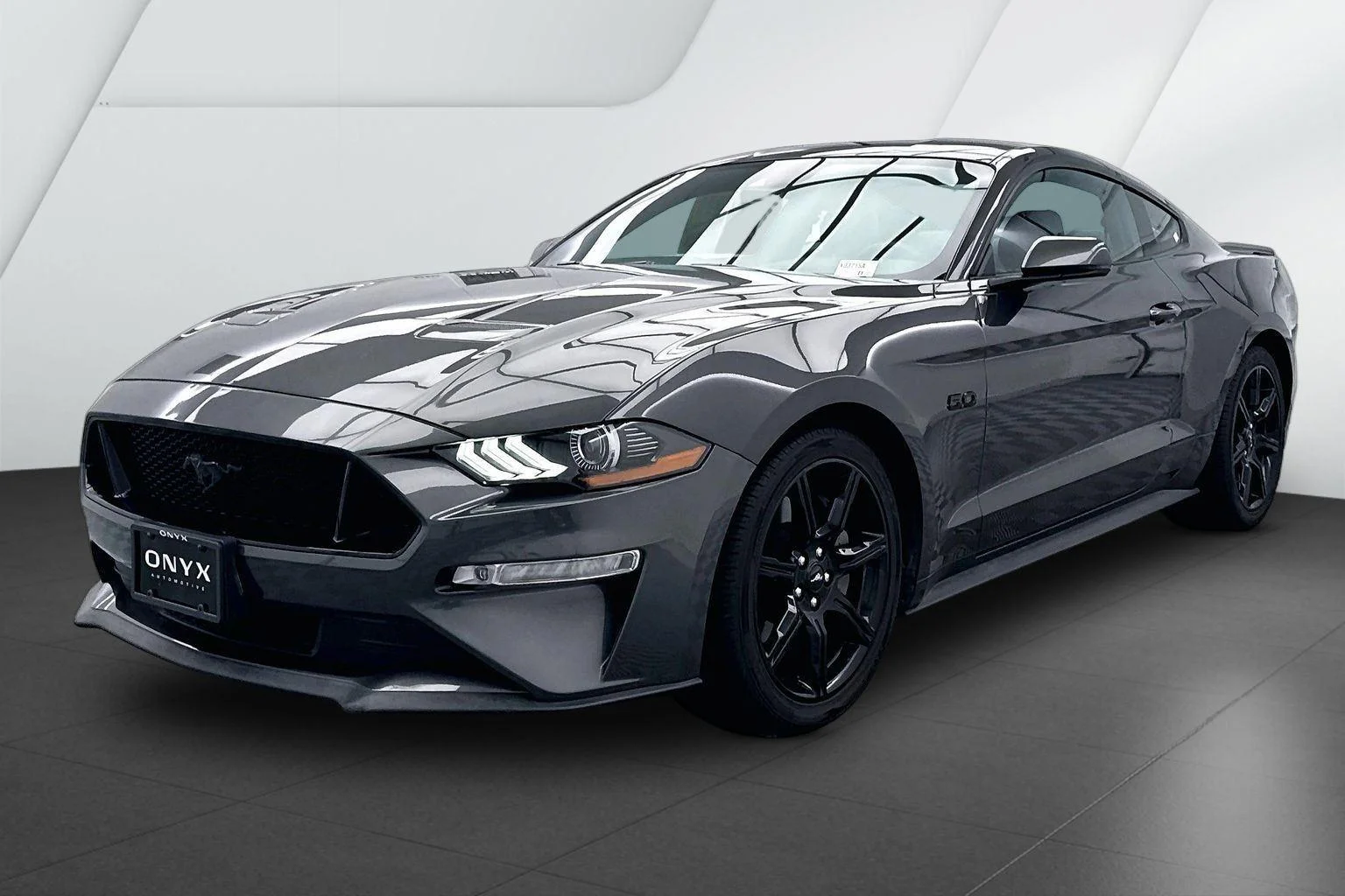 Used 2019 Magnetic Metallic Ford GT Premium image 3