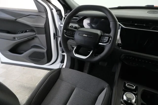 New 2026 Bright White Clear-Coat Exterior Paint Jeep Laredo image 18
