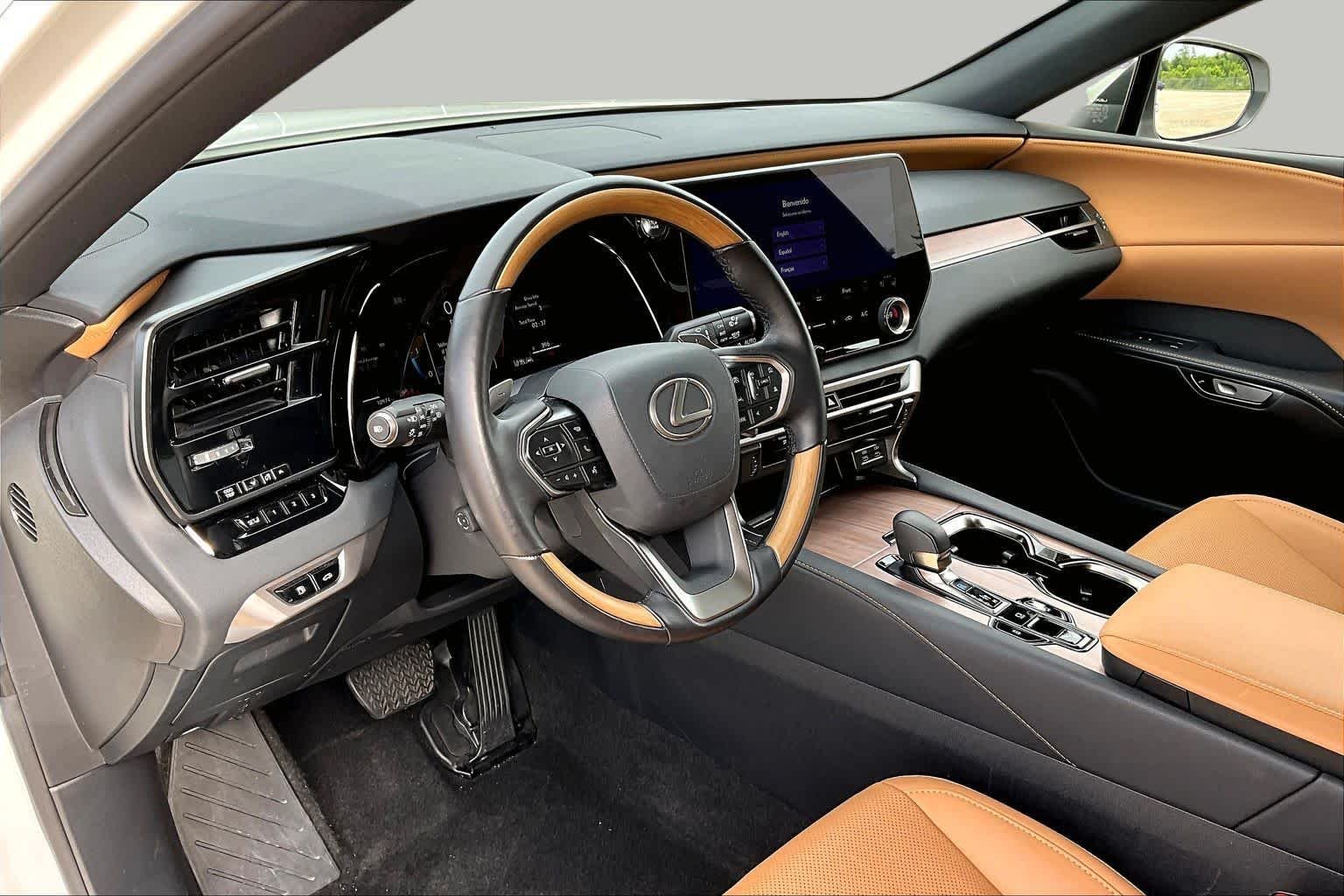 Used 2025 Eminent White Pearl Lexus Premium image 18