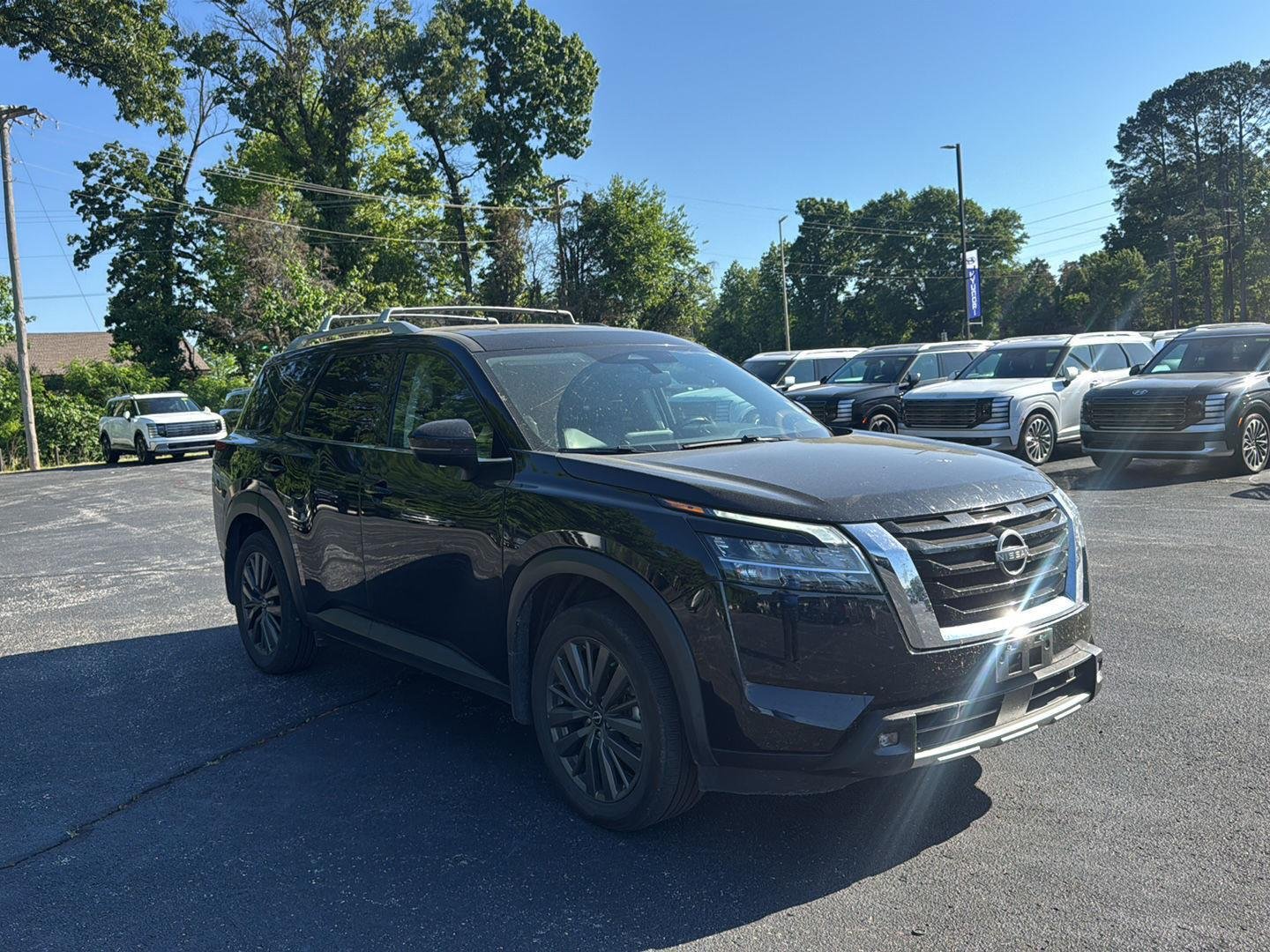 2022 Nissan Pathfinder SL