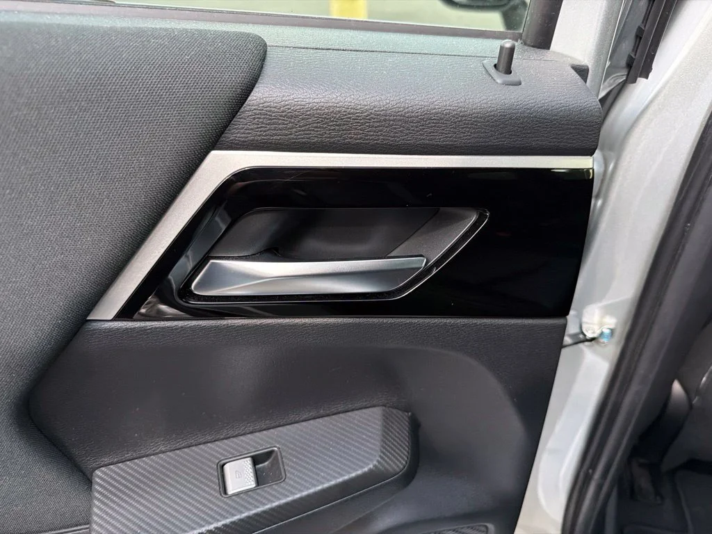 Used 2022 Silver Mitsubishi ES image 10