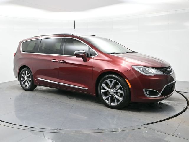 2018 Chrysler Pacifica Limited's photo