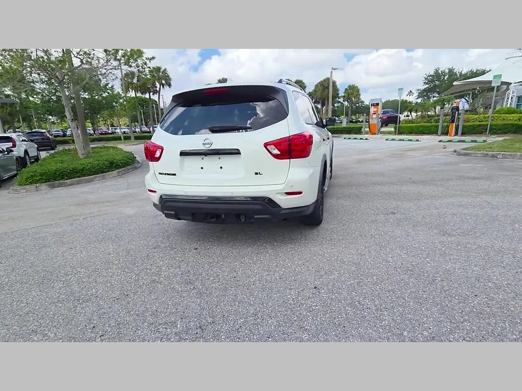 Used 2020 Pearl White Tricoat Nissan SL image 39