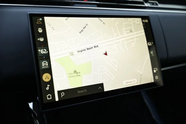 New 2026  Land Rover SE image 48
