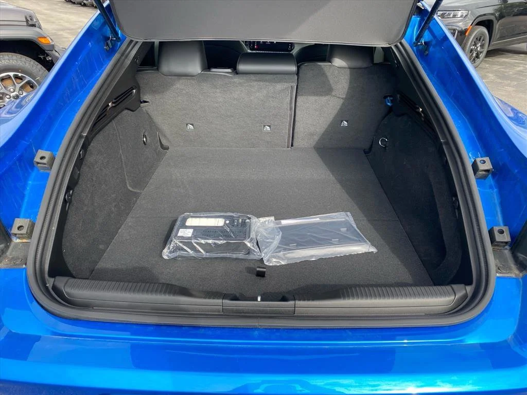 New 2026 Bludicrous Exterior Paint Dodge R/T Scat Pack image 14