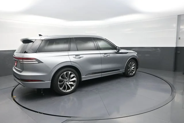 Used 2022 Silver Lincoln Grand Touring image 22