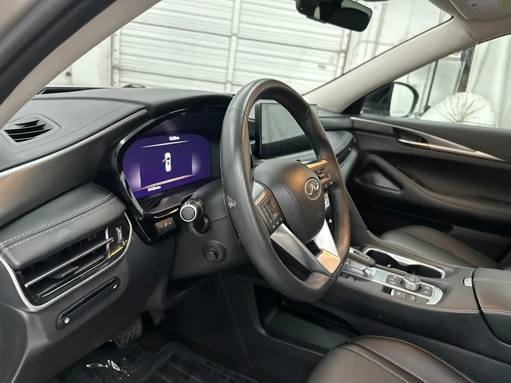 Used 2023 Silver INFINITI LUXE image 14