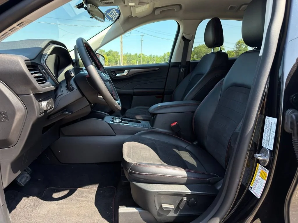 Used 2022 Ford Escape SEL with VIN 1FMCU9H90NUA31303 for sale in Wellington, OH