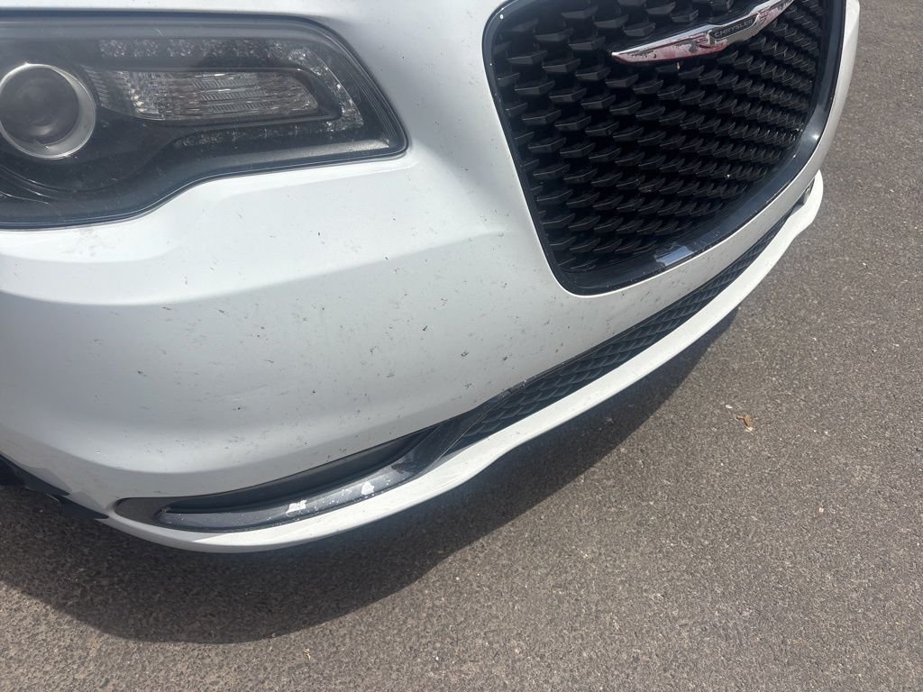Used 2015 White Chrysler S image 3