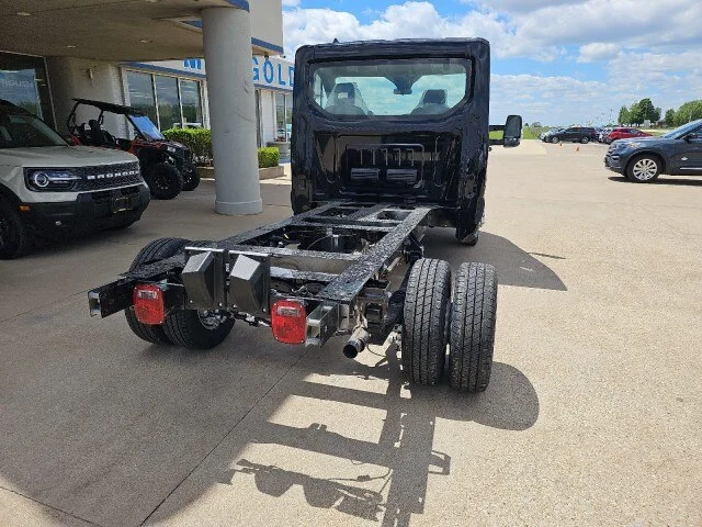 New 2026 Agate Black Metallic Ford Chassis Cab image 26