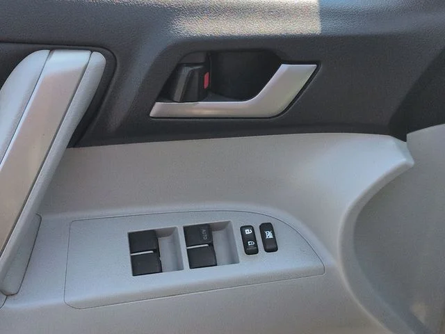 Used 2013 Gray Toyota SE image 13