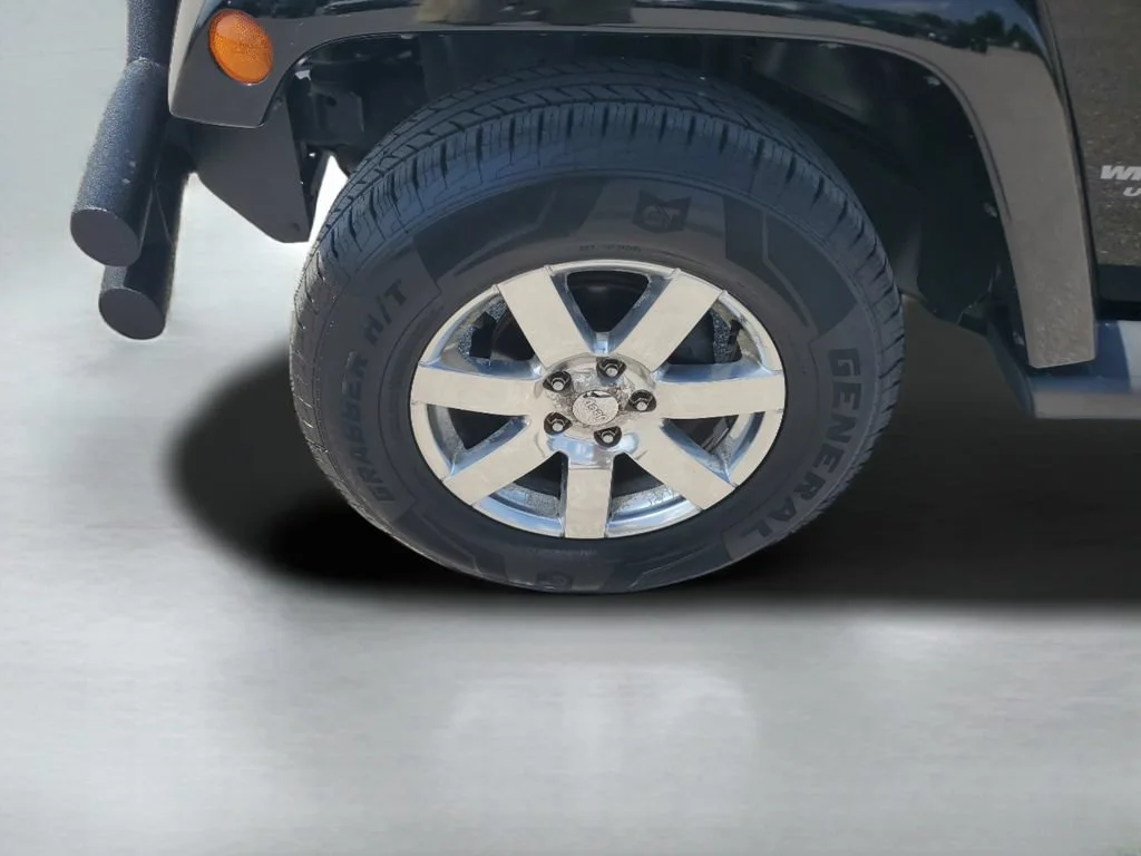 Used 2017 Black Jeep Sahara 4x4 image 26