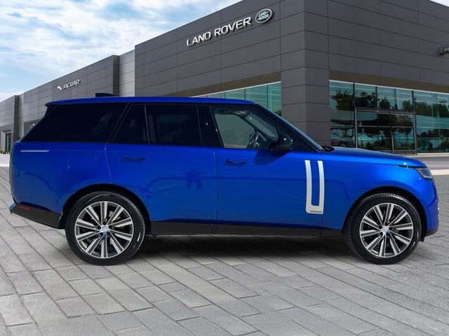 Certified Used 2025 Velocity Blue SV Bespoke Ultra Gloss Land Rover Autobiography image 6