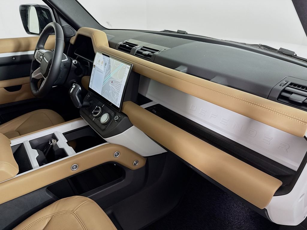 New 2026 Fuji White Land Rover X-Dynamic SE image 29