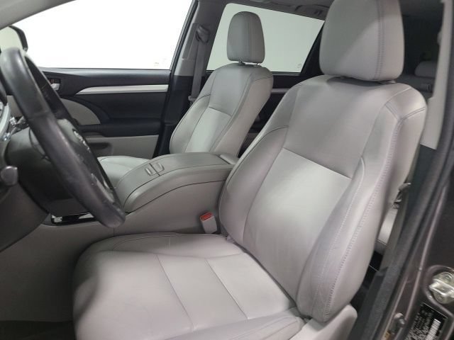 Used 2015 Predawn Gray Mica Toyota XLE image 18