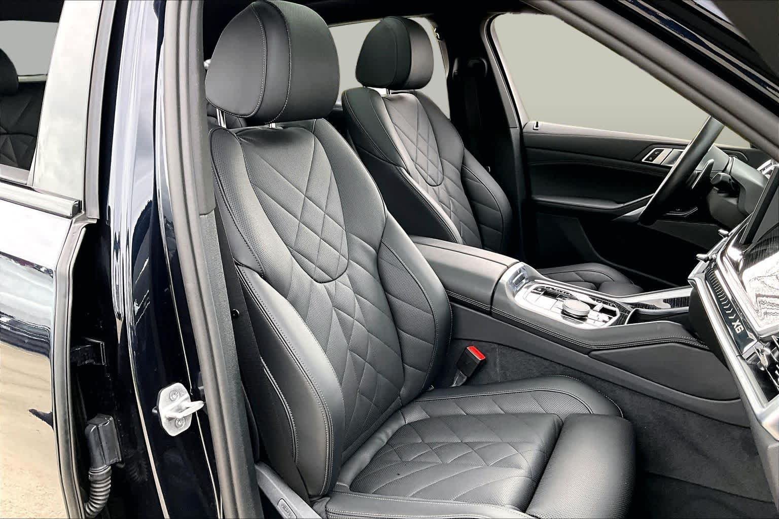 Used 2025 Carbon Black Metallic BMW xDrive40i image 8