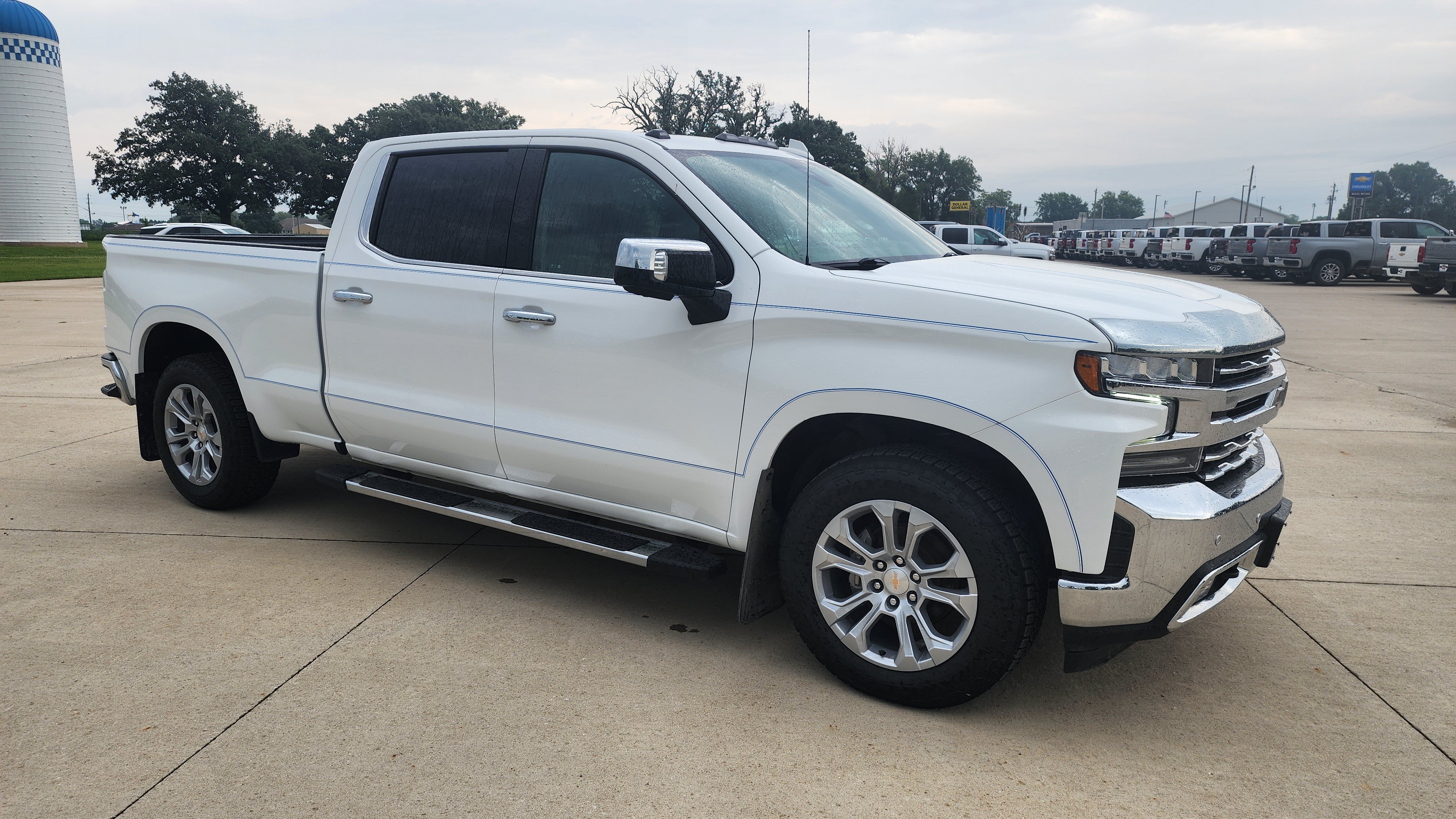 Used 2022 Summit White Chevrolet LTZ image 3