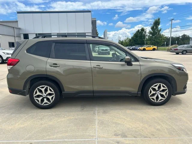 Used 2022 Brown Subaru Premium image 3