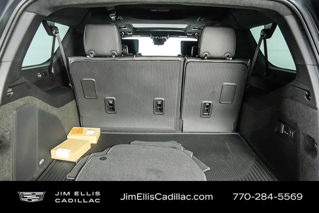 Used 2026 Vibrant White Tricoat Cadillac Platinum Sport image 31