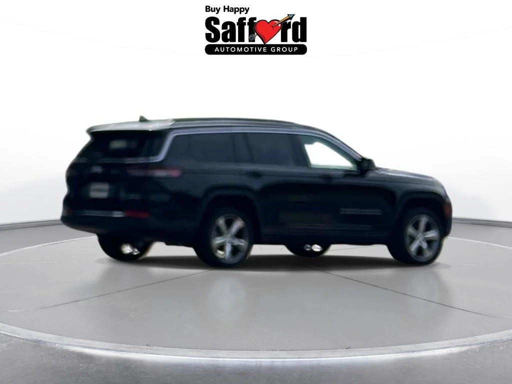 Used 2015 Silver Jeep Latitude image 13