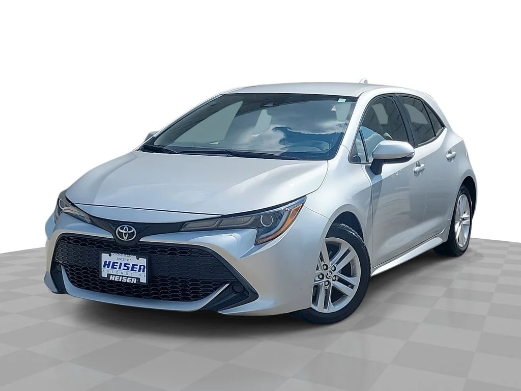 Used 2019 Silver Toyota SE image 1