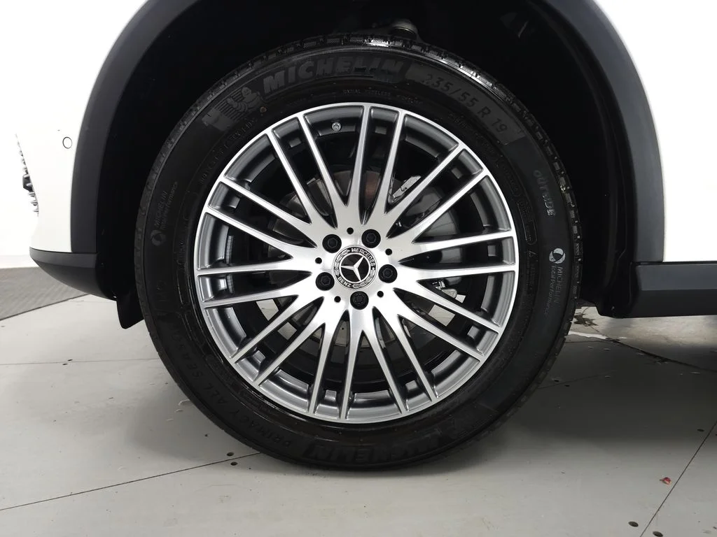 Certified Used 2026 Polar White Mercedes-Benz GLC 300 image 32