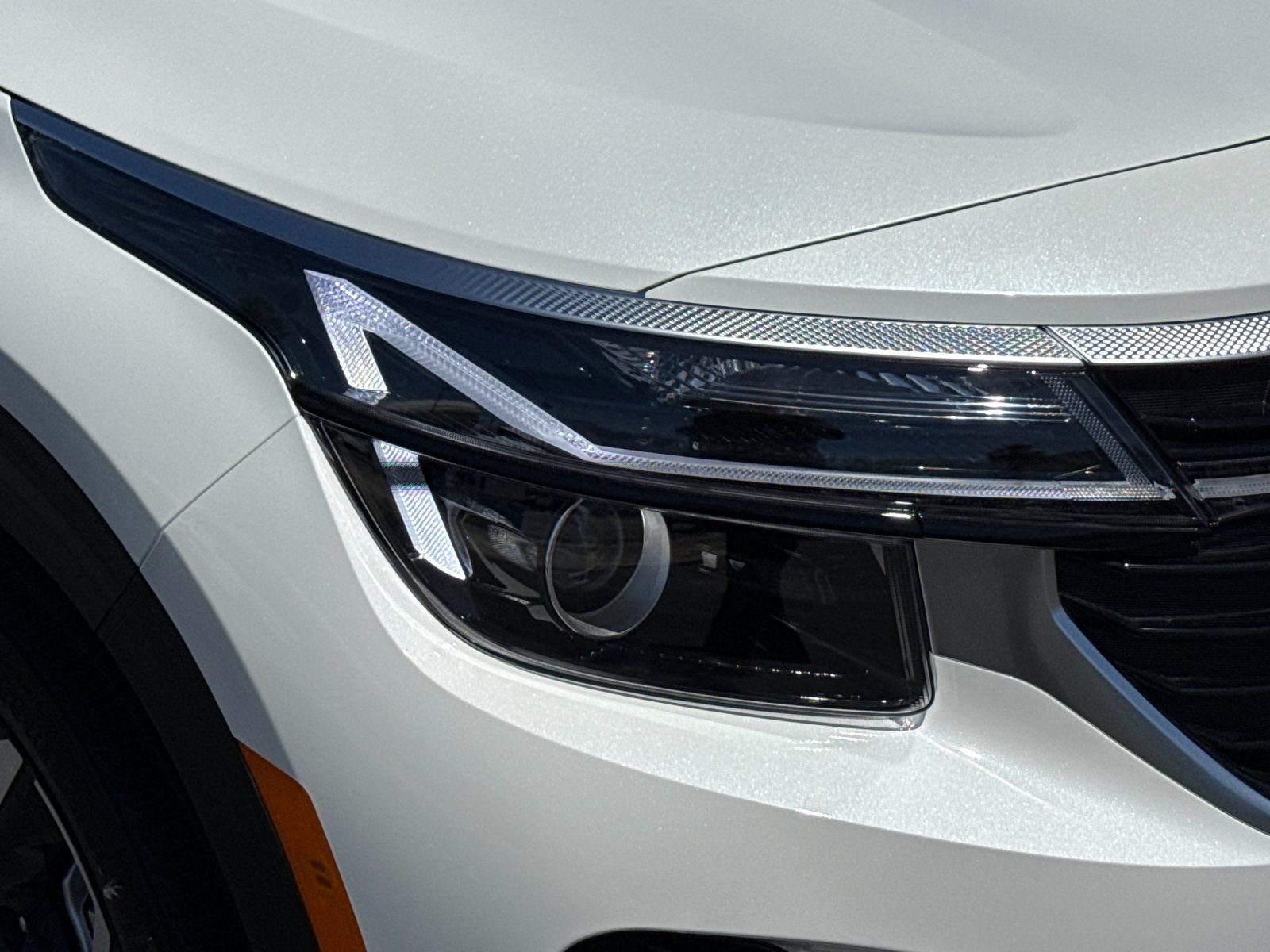 New 2026 Snow White Pearl Kia S image 29