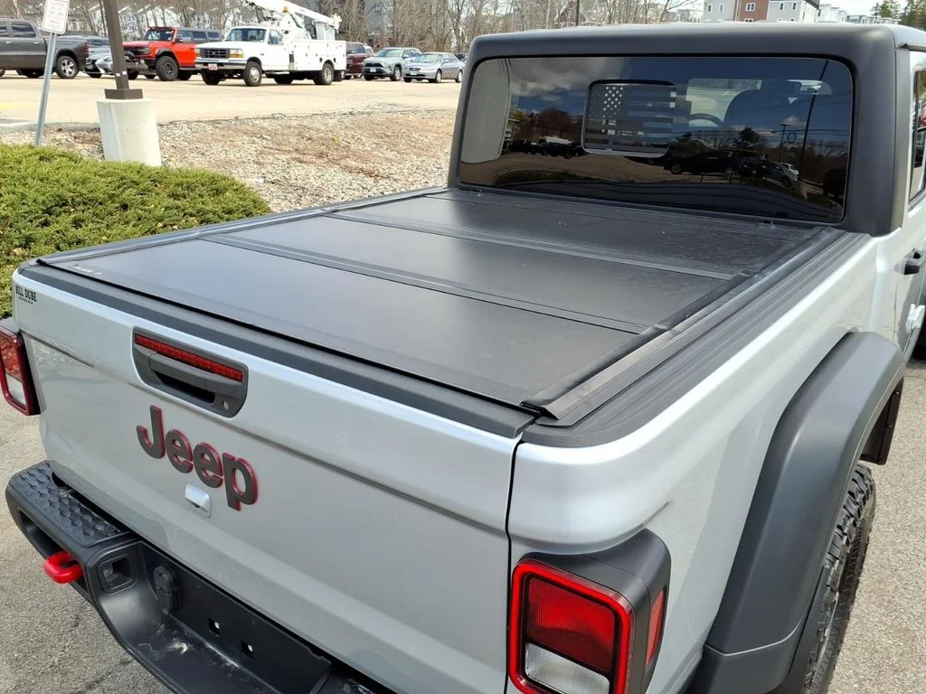 Used 2023 Silver Jeep Rubicon image 5
