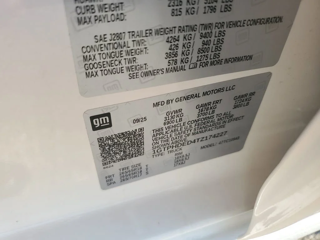 Used 2026 Summit White GMC SLT image 22