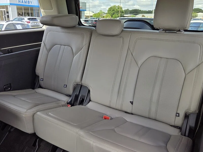 Used 2021 White Metallic FORD LIMITED image 7
