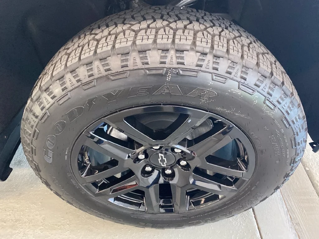 New 2026 Summit White Chevrolet LT Trail Boss image 4