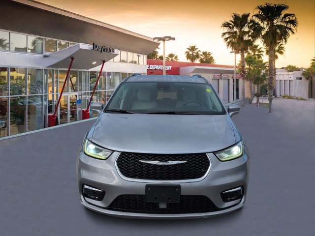 Used 2021 Silver Chrysler Touring L image 8