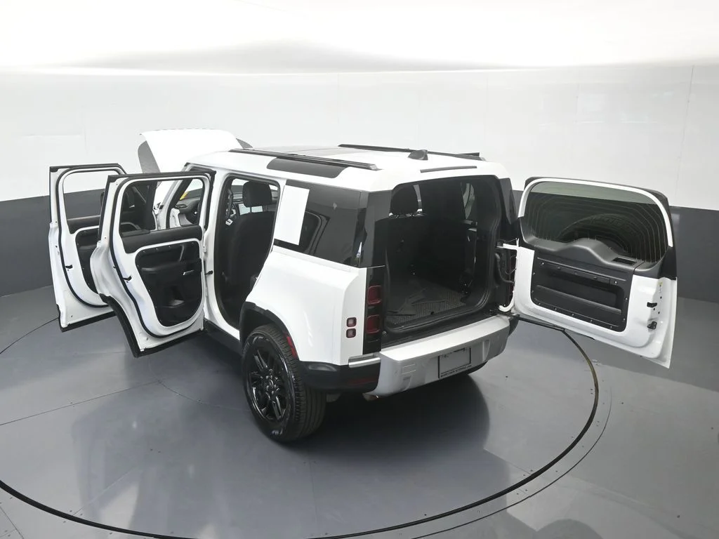 Used 2025 White Land Rover S image 83