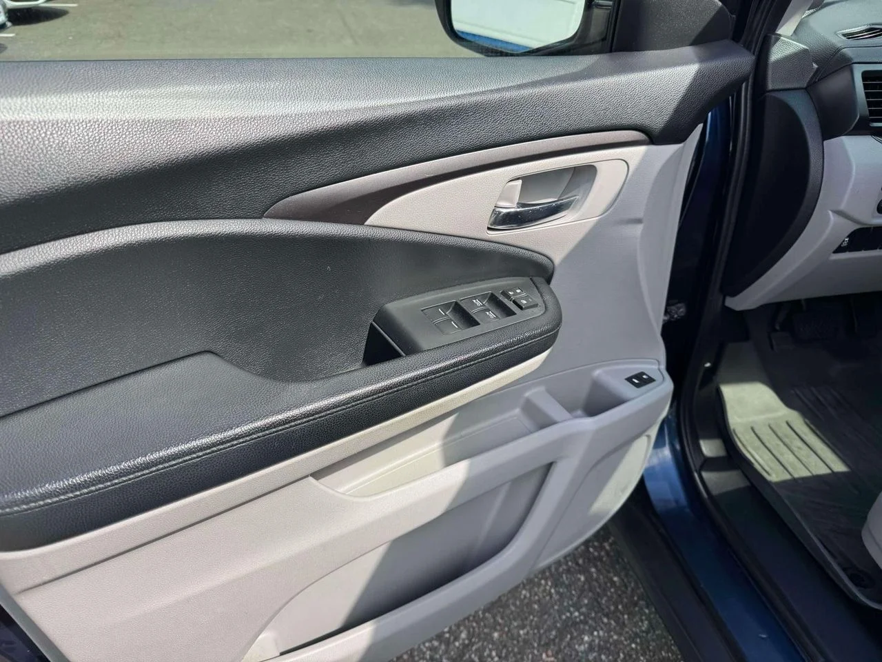 Used 2017 Blue Honda EX-L image 21