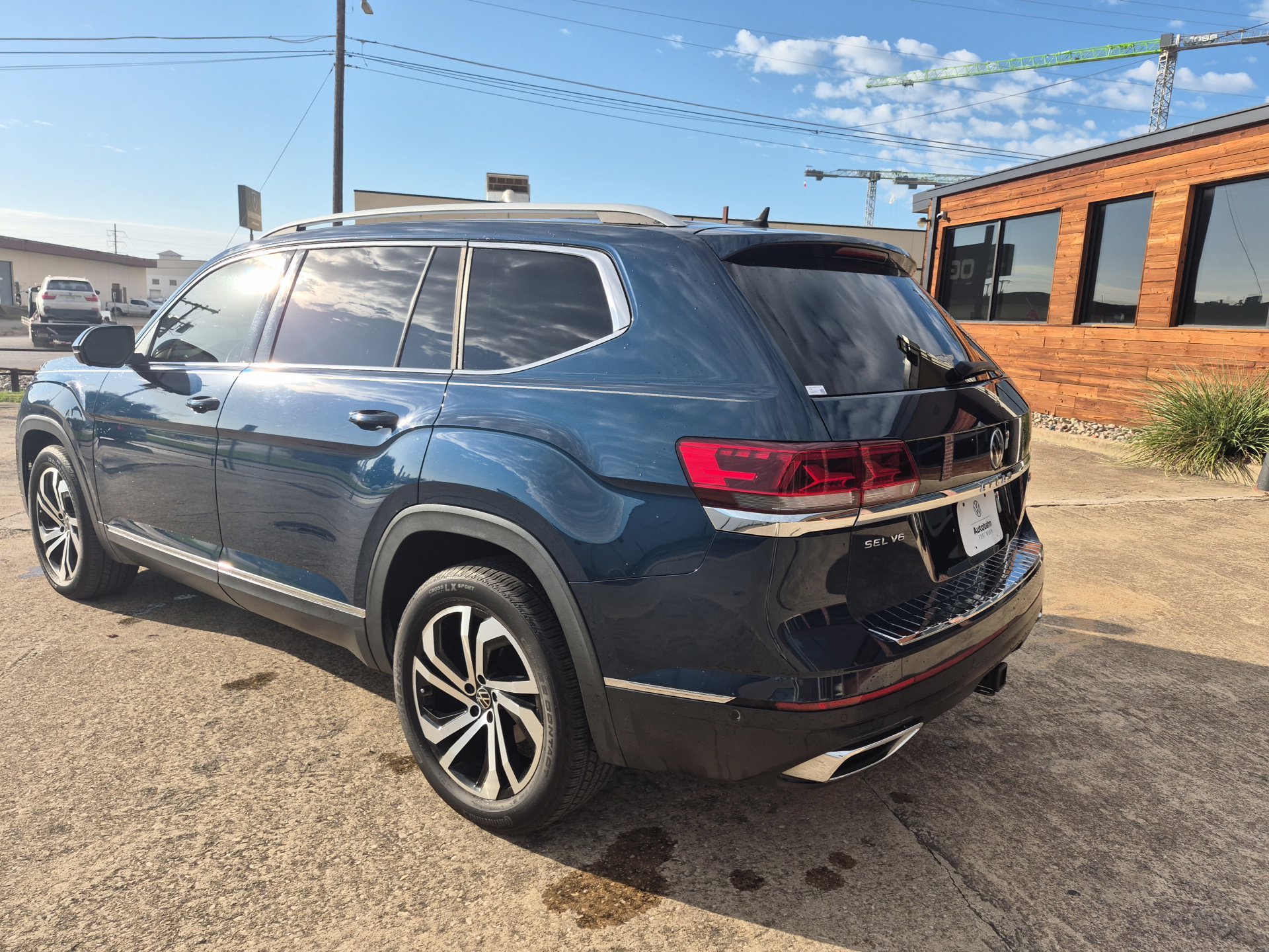 Used 2021 Blue Volkswagen SEL Premium image 7
