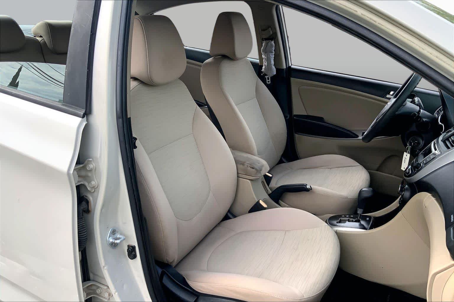 Used 2016 Misty Beige Metallic Hyundai SE image 8