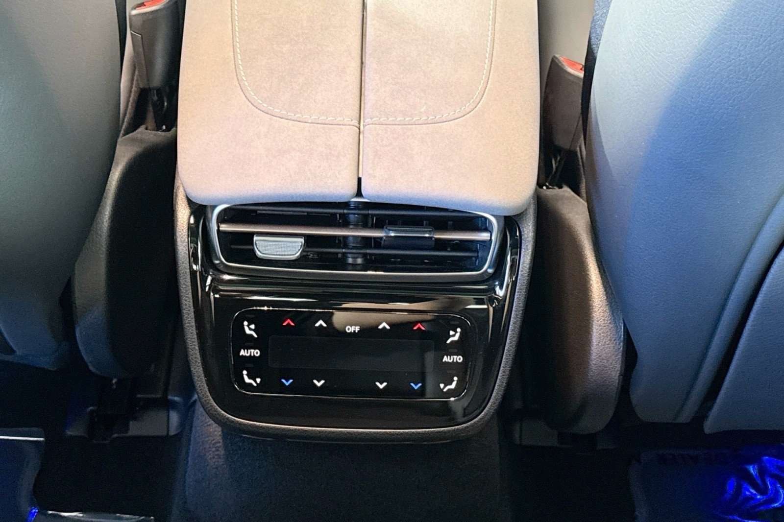 Certified Used 2023 Obsidian Black Metallic Mercedes-Benz EQS 580 4MATIC® Sedan image 24