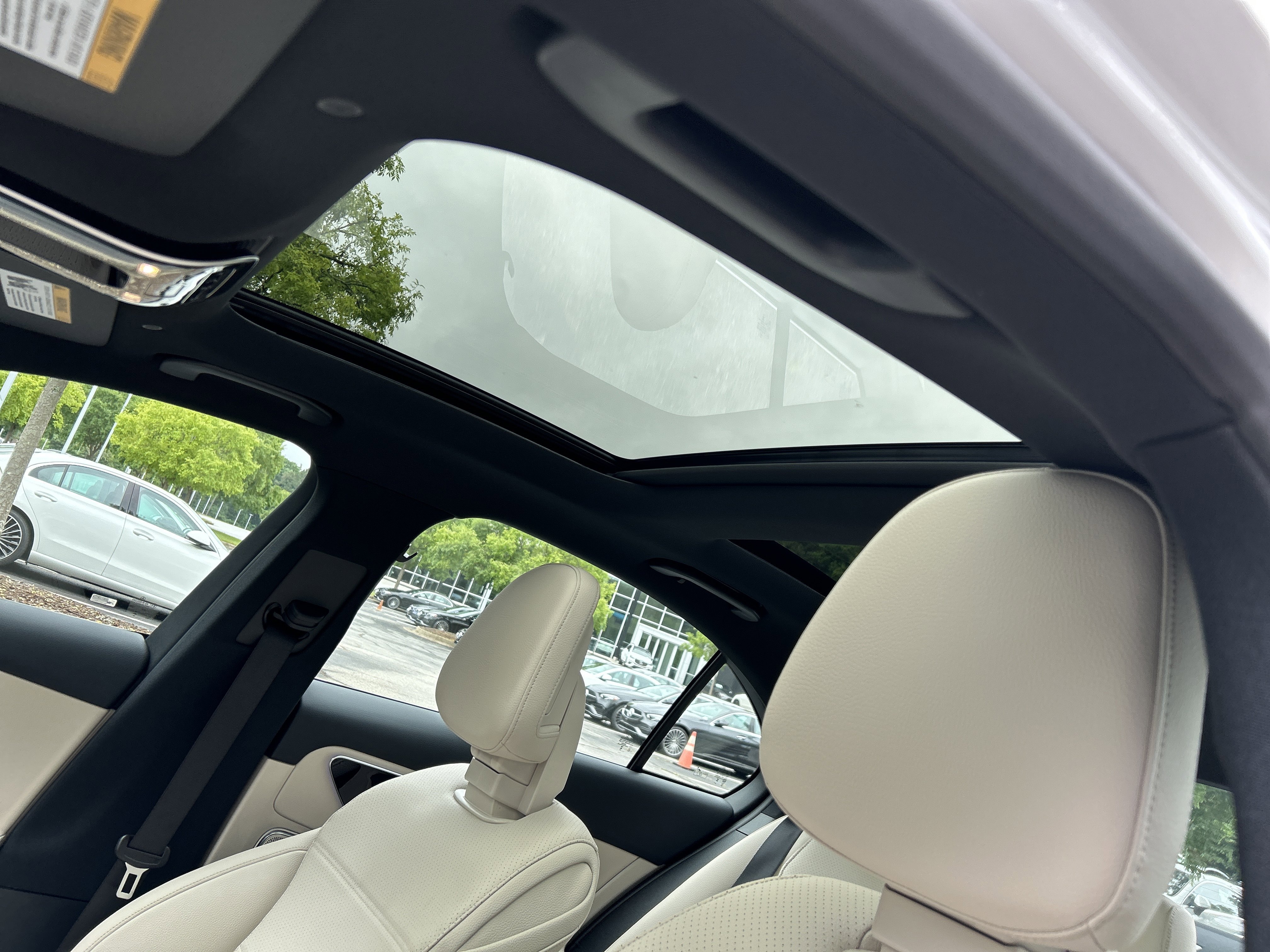 New 2026 MANUFAKTUR Moonlight White Metallic Mercedes-Benz C 300 Sedan image 22