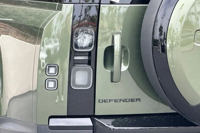New 2026 Woolstone Green Land Rover S image 25