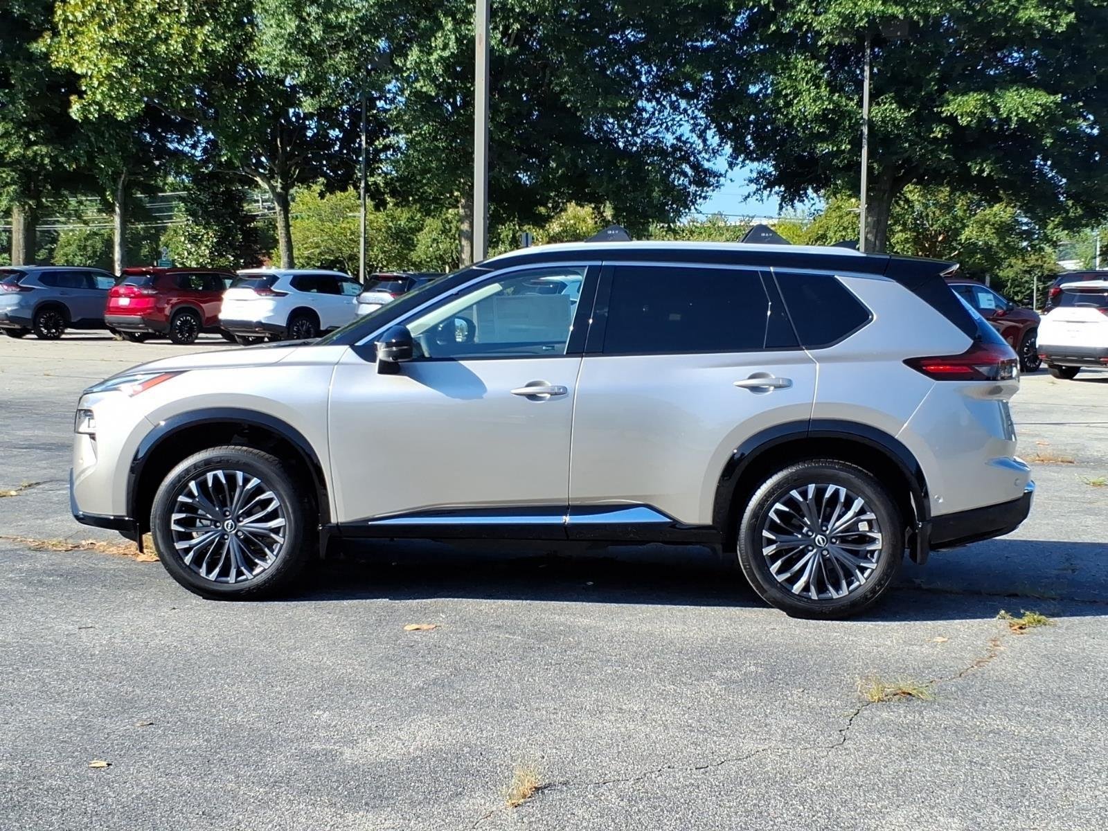 2026 Nissan Rogue Platinum - Photo 3